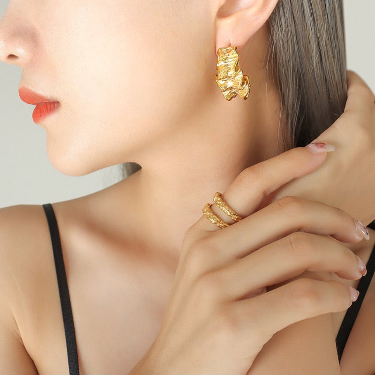 Golden Ribbon Pleat C-Hoop Earrings